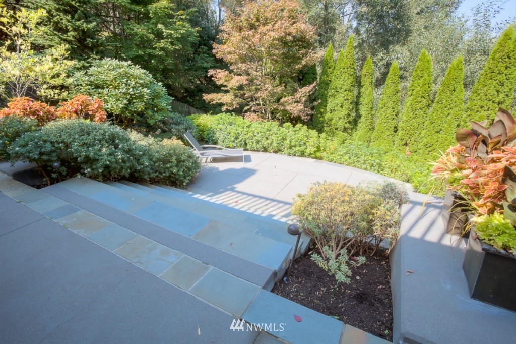 8488 Hunts Point Lane Hunts Point, WA 98004 - Photo 10 of 25