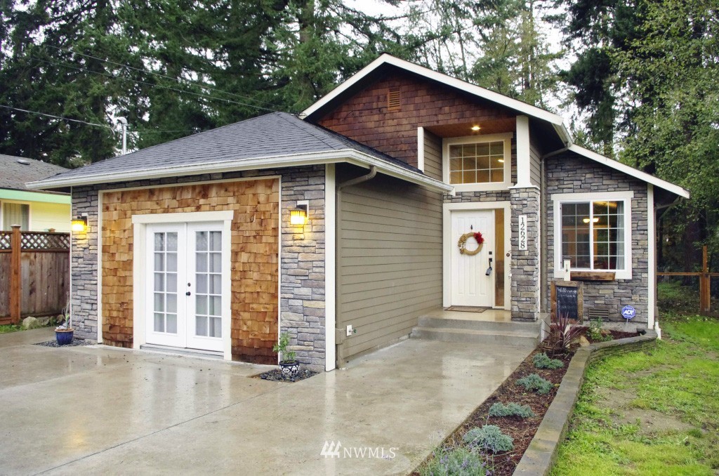 12628 Alexander Road Everett, WA 98204 - Photo 1 of 11 Gallery Image 1
