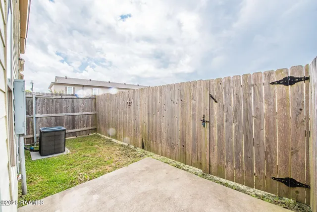 $229,000 | 106 Crystal Bay Court, Lafayette, LA 70506