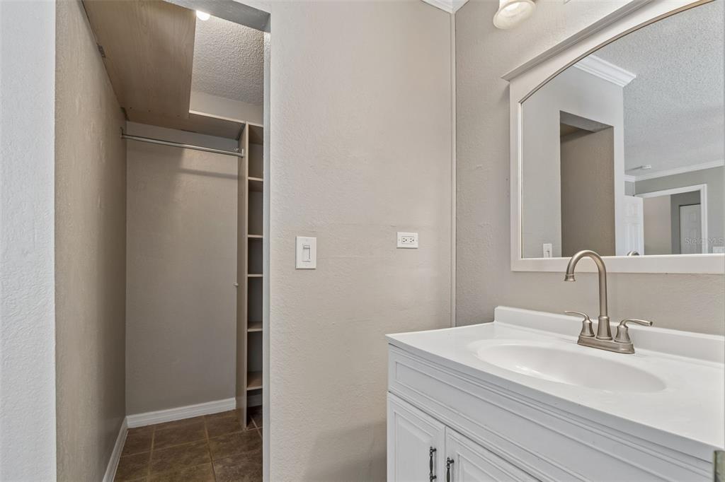 1733 Sutton Place Dunedin, FL 34698 - Photo 21 of 38