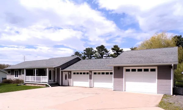 $309,000 | 406 West Schofield Avenue, Greenwood, WI 54437