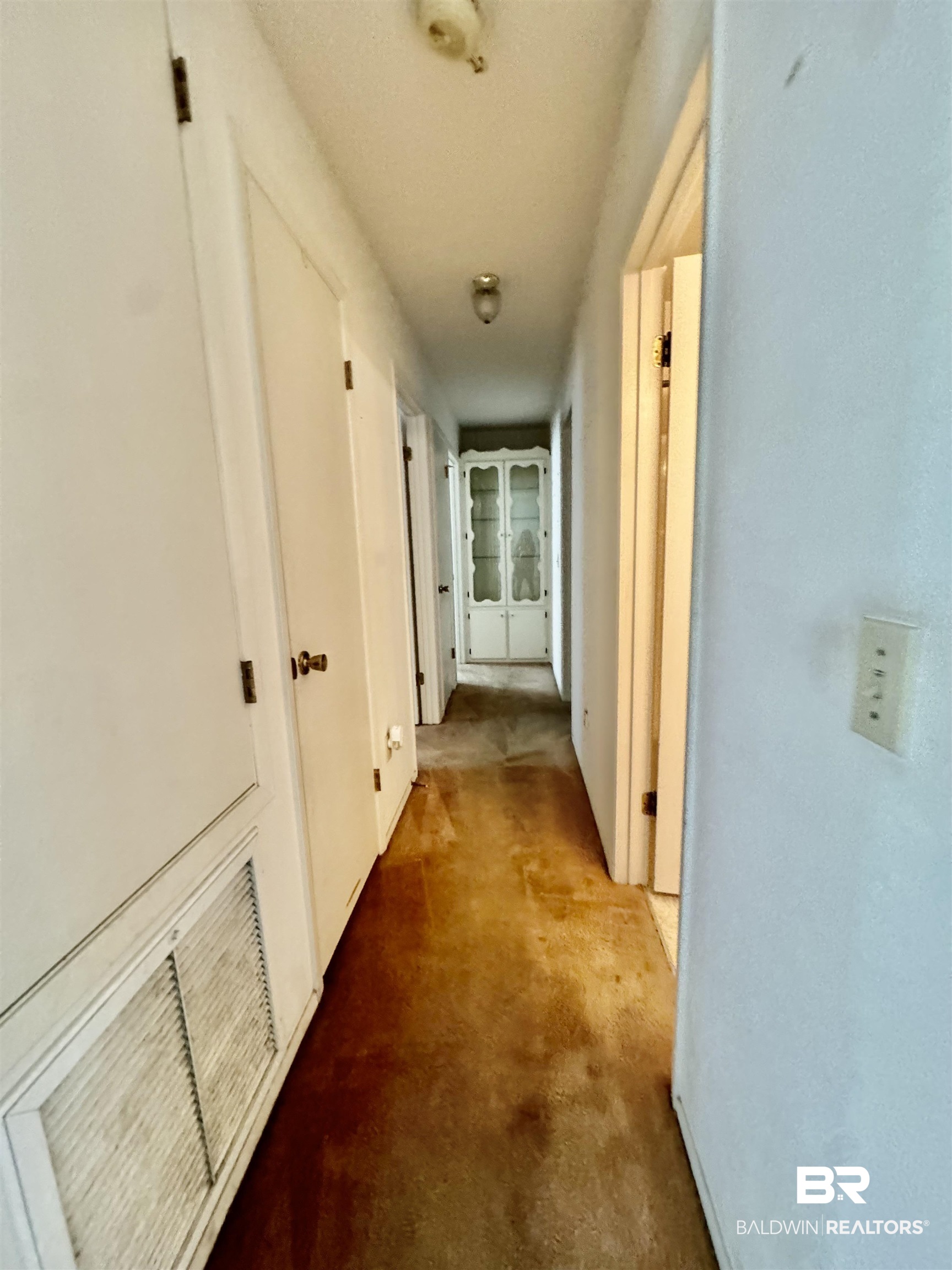 512 Deborah Court Foley, AL 36535 - Photo 12 of 23 View of hallway