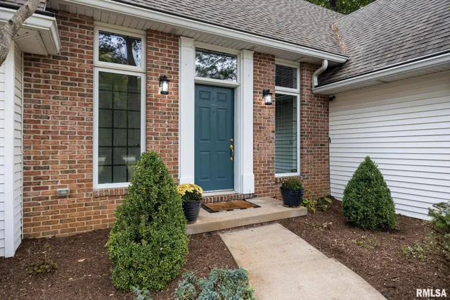 $402,000 | 103 Windridge Drive, Washington, IL 61571