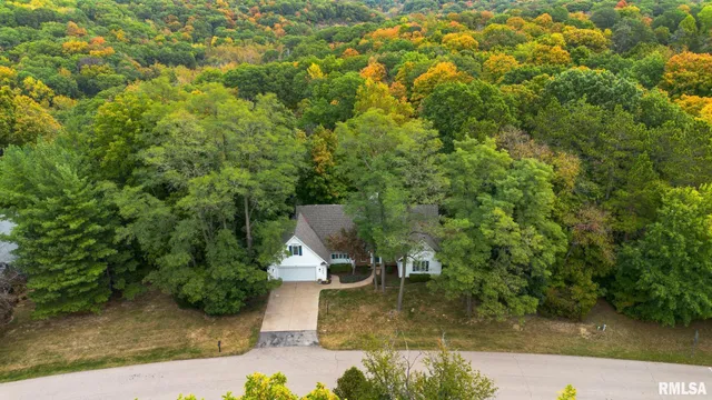 $402,000 | 103 Windridge Drive, Washington, IL 61571