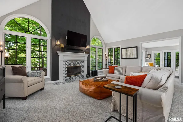 $402,000 | 103 Windridge Drive, Washington, IL 61571