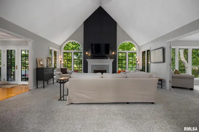 $402,000 | 103 Windridge Drive, Washington, IL 61571