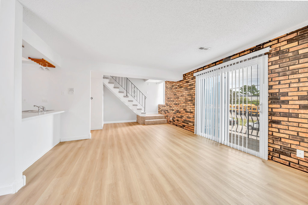 9830 Sayre Avenue, Unit 7 Chicago Ridge, IL 60415 - Photo 4 of 18 Gallery Image 4