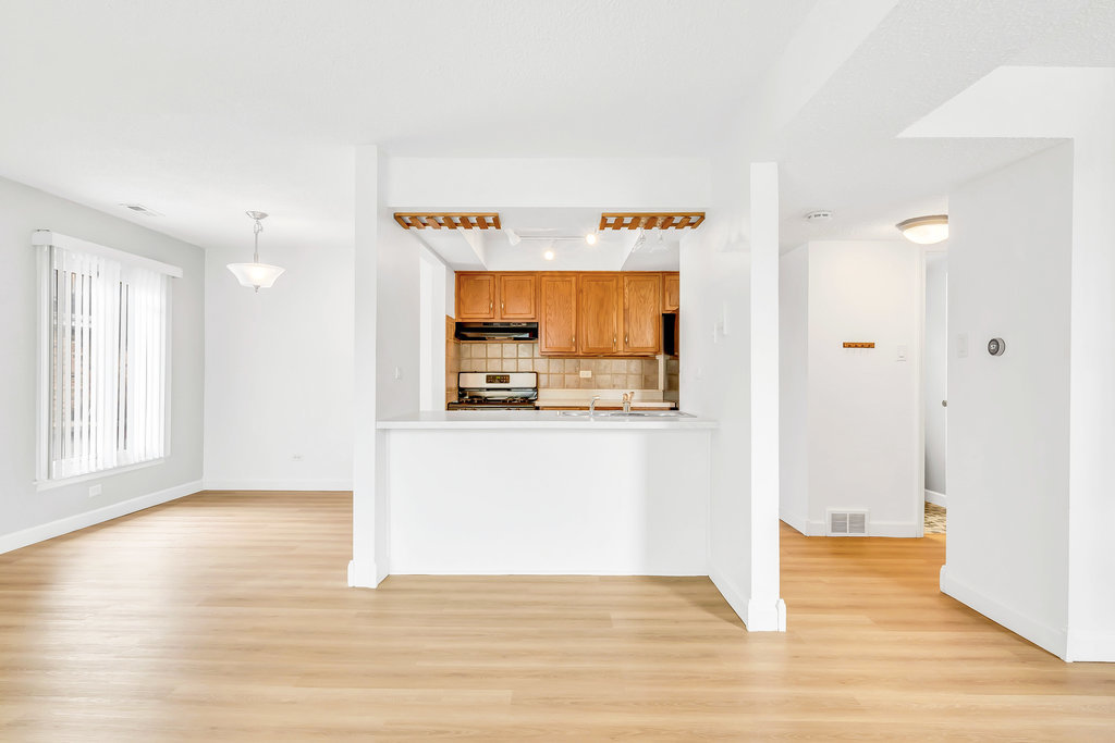9830 Sayre Avenue, Unit 7 Chicago Ridge, IL 60415 - Photo 6 of 18 Gallery Image 6