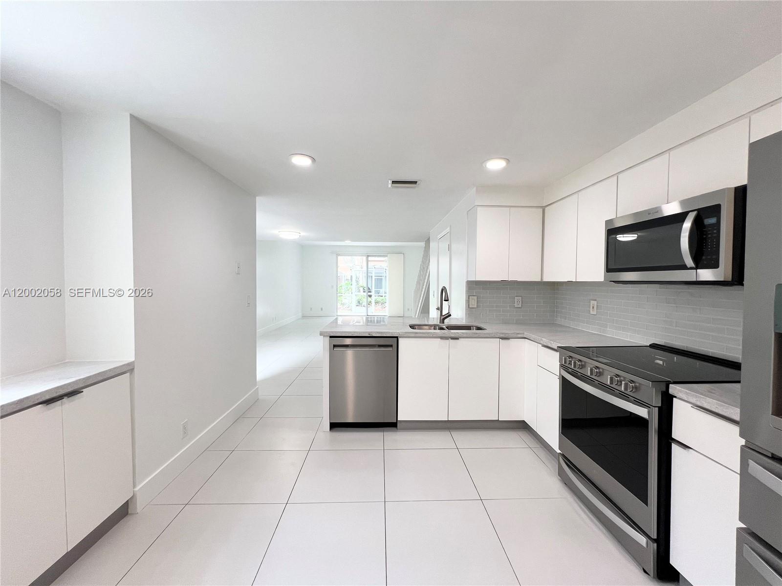 1524 Coronado Road Fort Lauderdale, FL 33327 - Photo 1 of 31