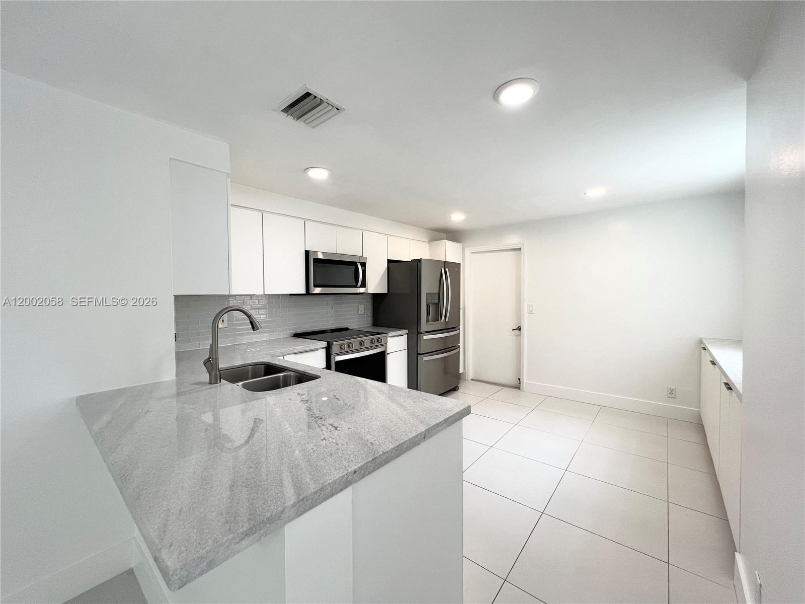 1524 Coronado Road Fort Lauderdale, FL 33327 - Photo 4 of 31