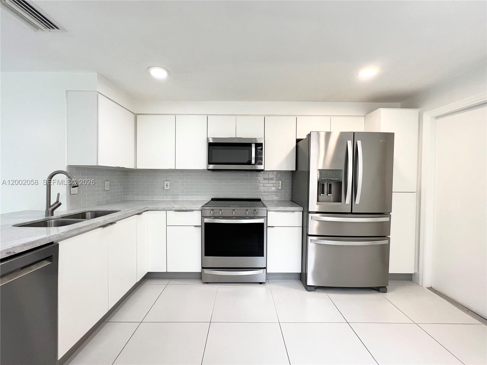 1524 Coronado Road Fort Lauderdale, FL 33327 - Photo 9 of 31