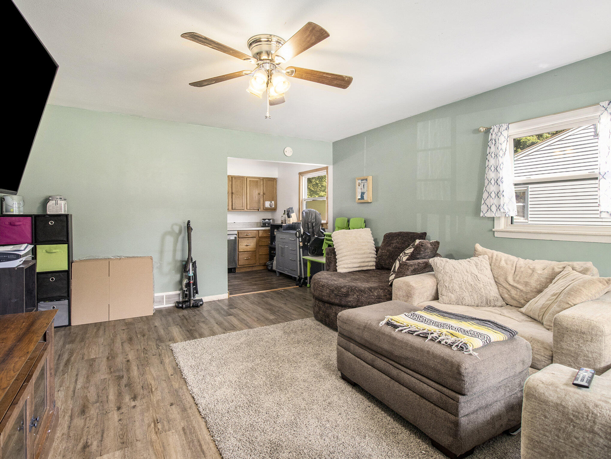 59 Geiger Avenue Battle Creek, MI 49037 - Photo 4 of 15 Living Room