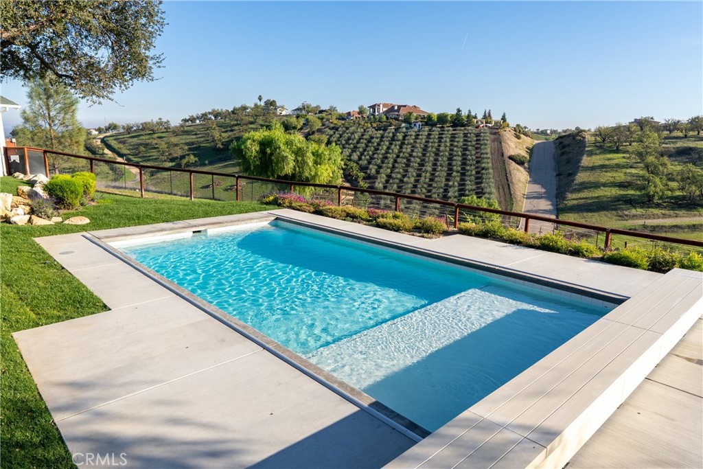 550 Villa Lots Road Paso Robles, CA 93446 - Photo 3 of 31 Heated pool with baja shelf