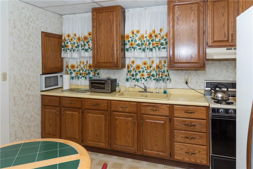 911 Highview Street Pittsburgh, PA 15206 - Photo 7 of 17 First Floor Kitchen