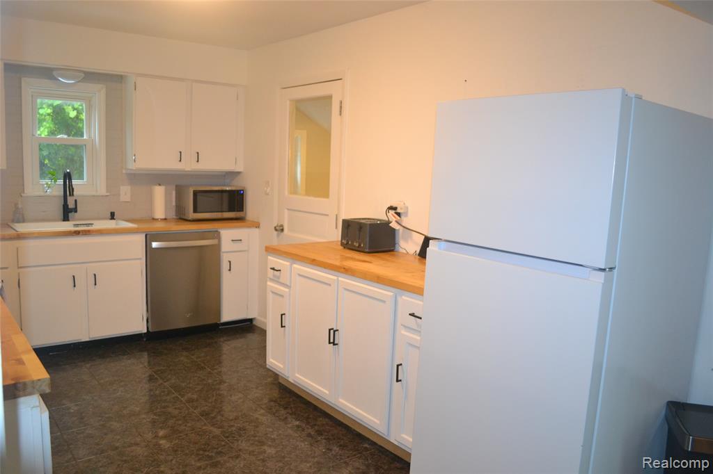 5244 Oleksyn Road Flint, MI 48504 - Photo 15 of 32