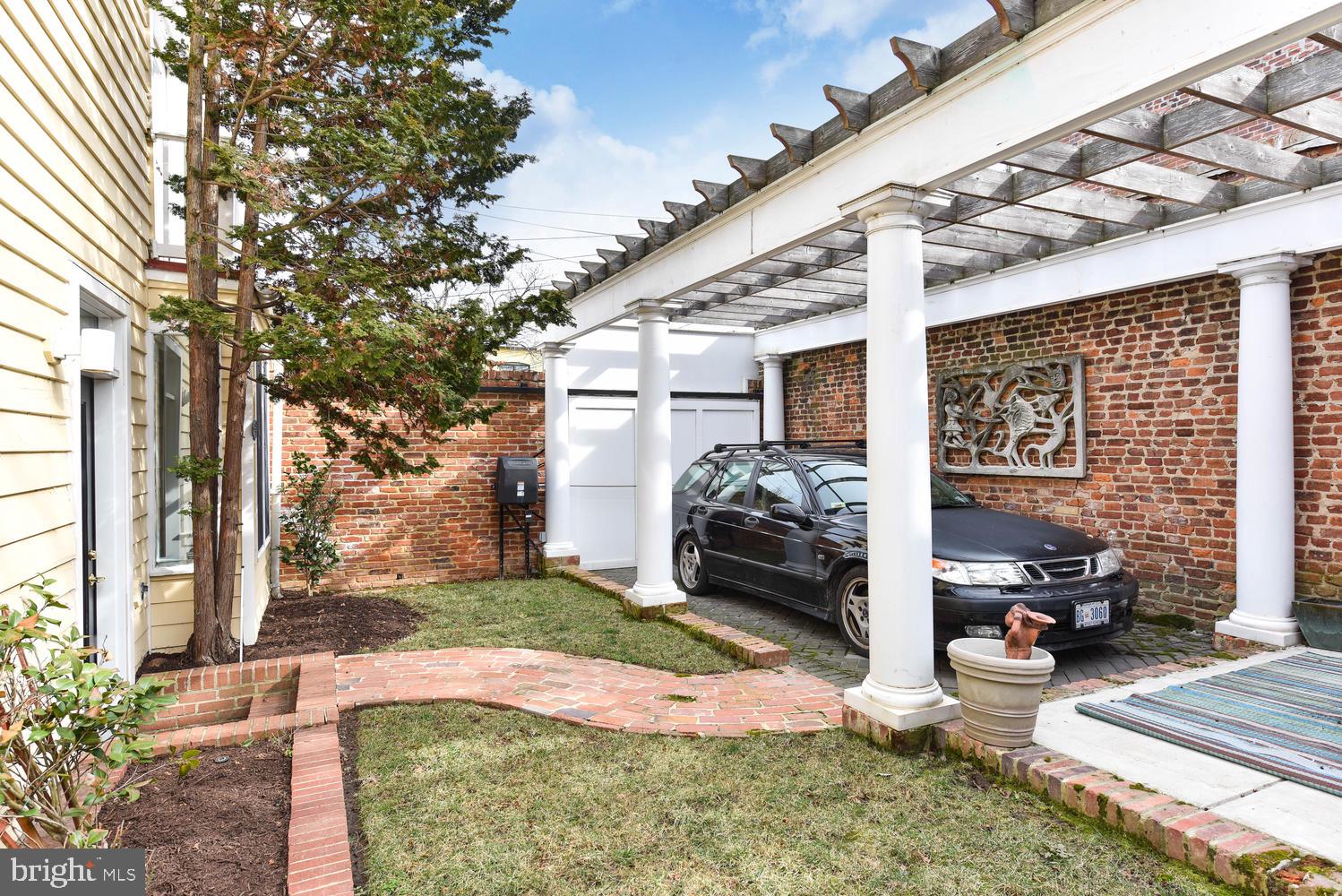 645 E Street Southeast Washington, DC 20003 - Photo 53 of 57 a view of a backyard with a patio