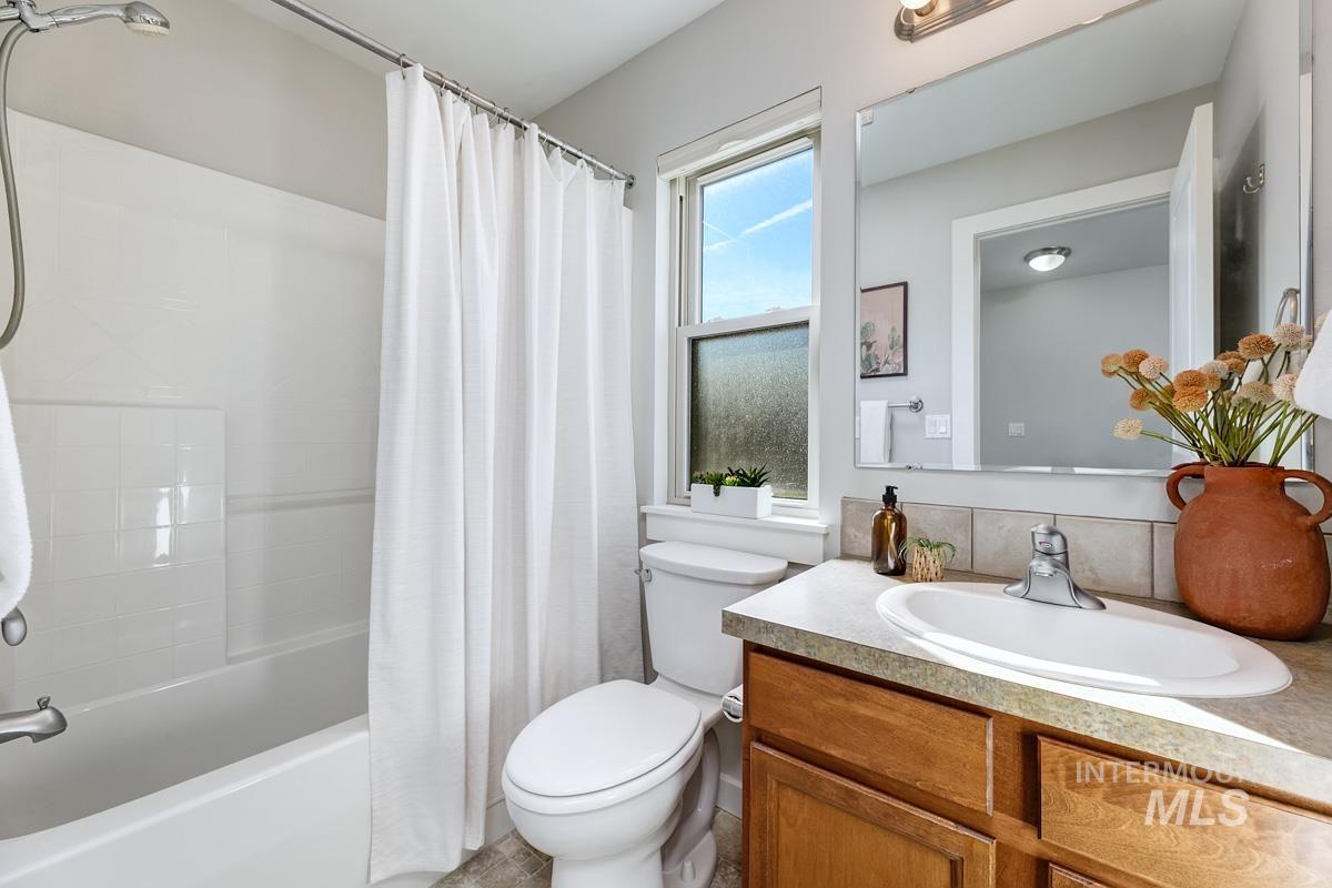 2045 Gourley Street Boise, ID 83705 - Photo 15 of 26 Bathroom with vanity and shower / tub combo with curtain