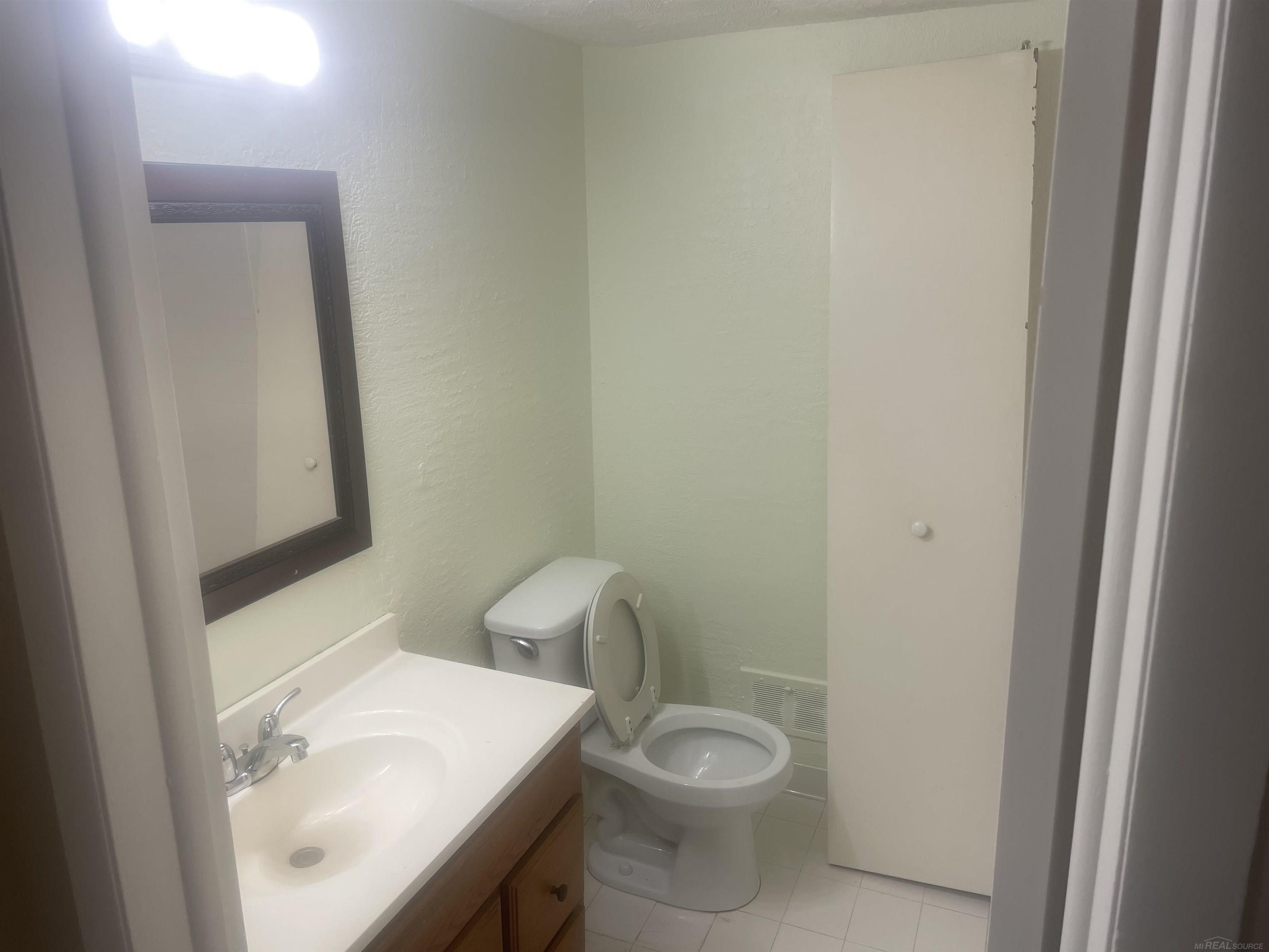 29201 Hayes Road, Unit 42 Warren, MI 48088 - Photo 12 of 27 50135264-8c26d561-342a-435c-ac0e-d468396ae351.JPG