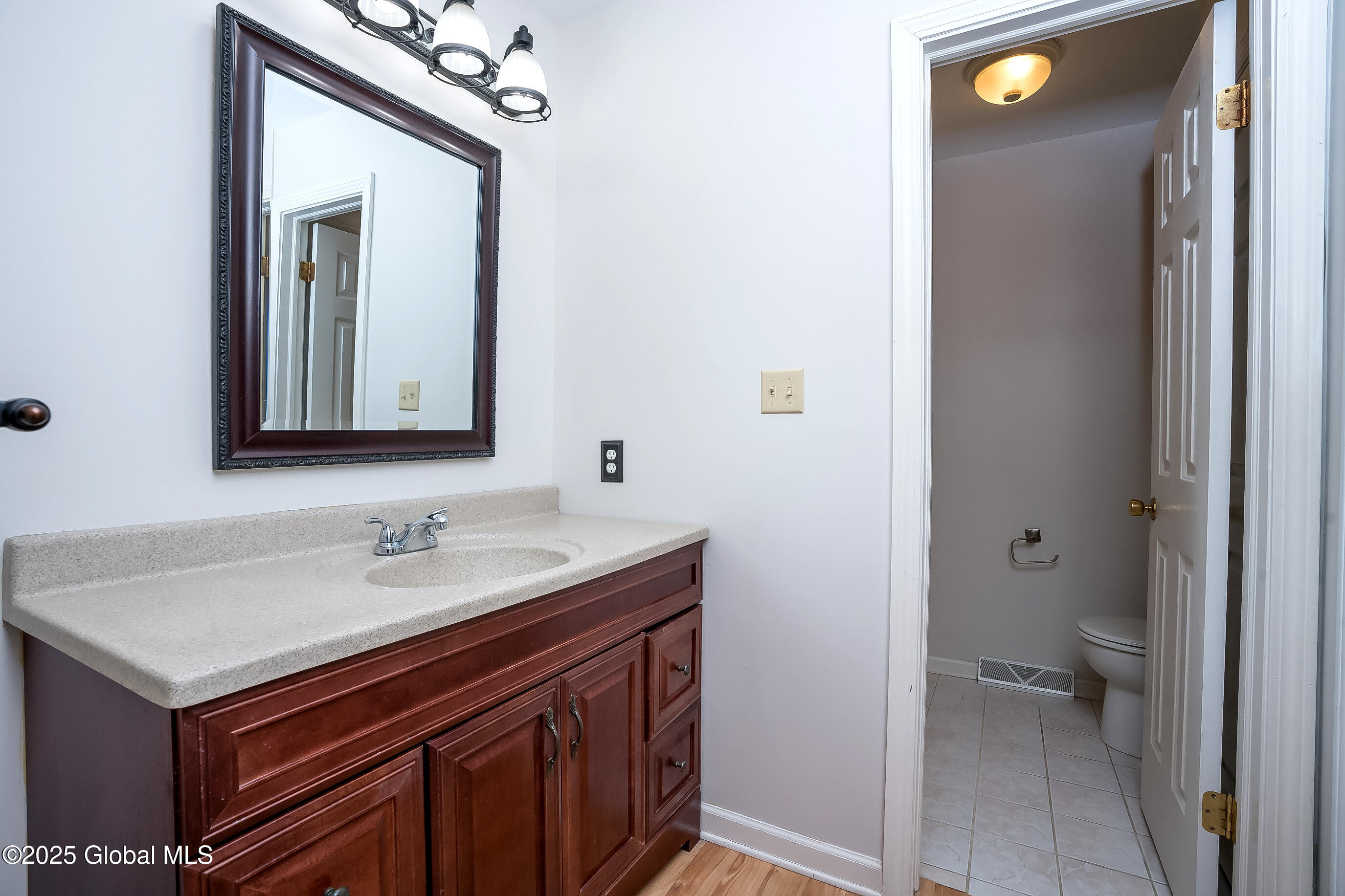 15 Dunwoodie Road Bethlehem, NY 12077 - Photo 17 of 30 042-15-Dunwoodie-Rd