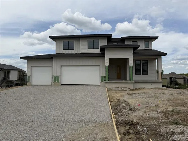 $659,900 | 3901 Southwest Flintrock Drive, Lee's Summit, MO 64082