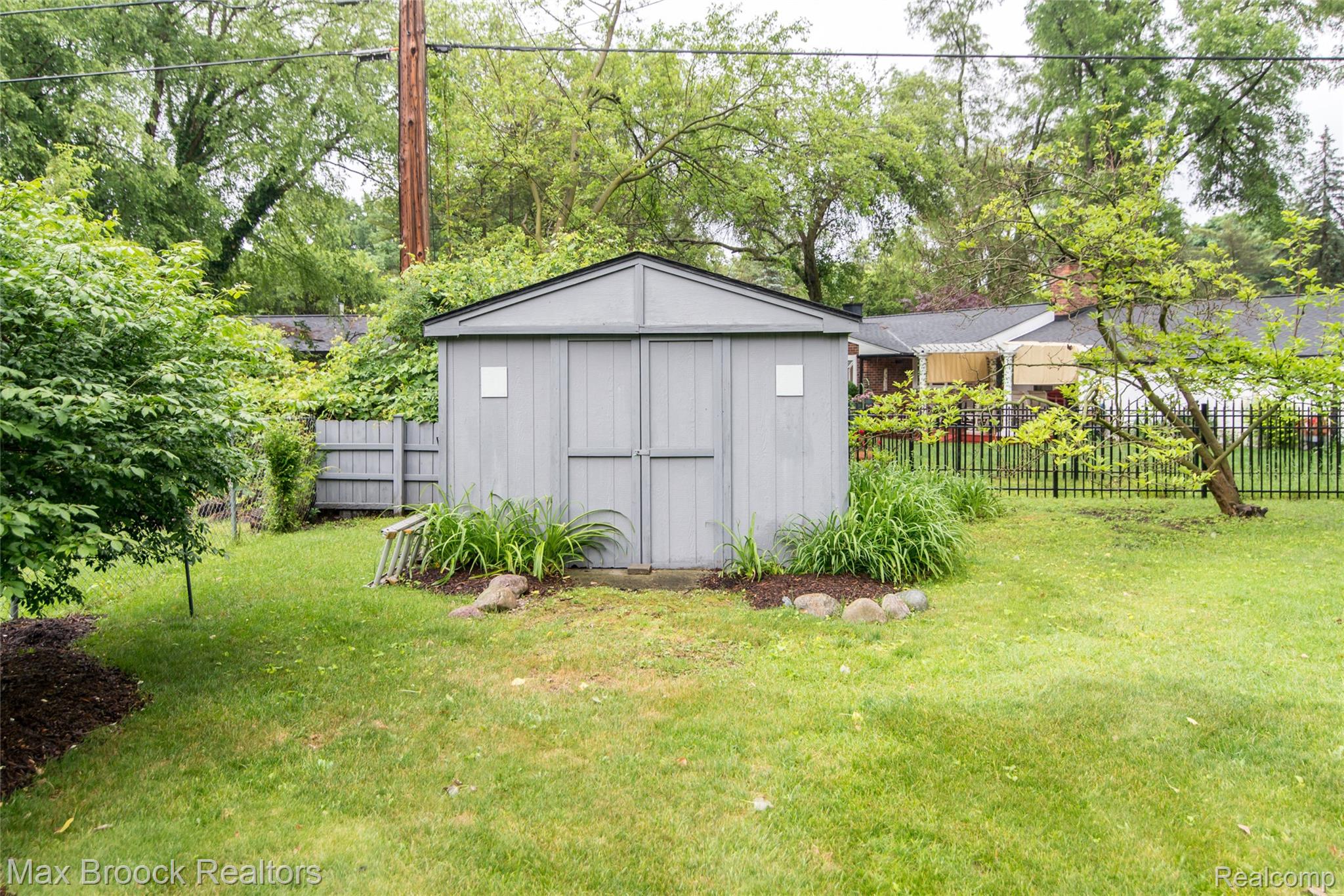 6799 East Dartmoor Road West Bloomfield, MI 48322 - Photo 31 of 36 Outdoor structure