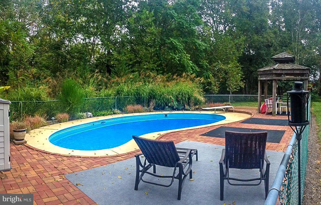 7926 Neck Road Williamsport, MD 21795 - Photo 3 of 30 In-ground Kidney Shaped Pool (32' x 16')