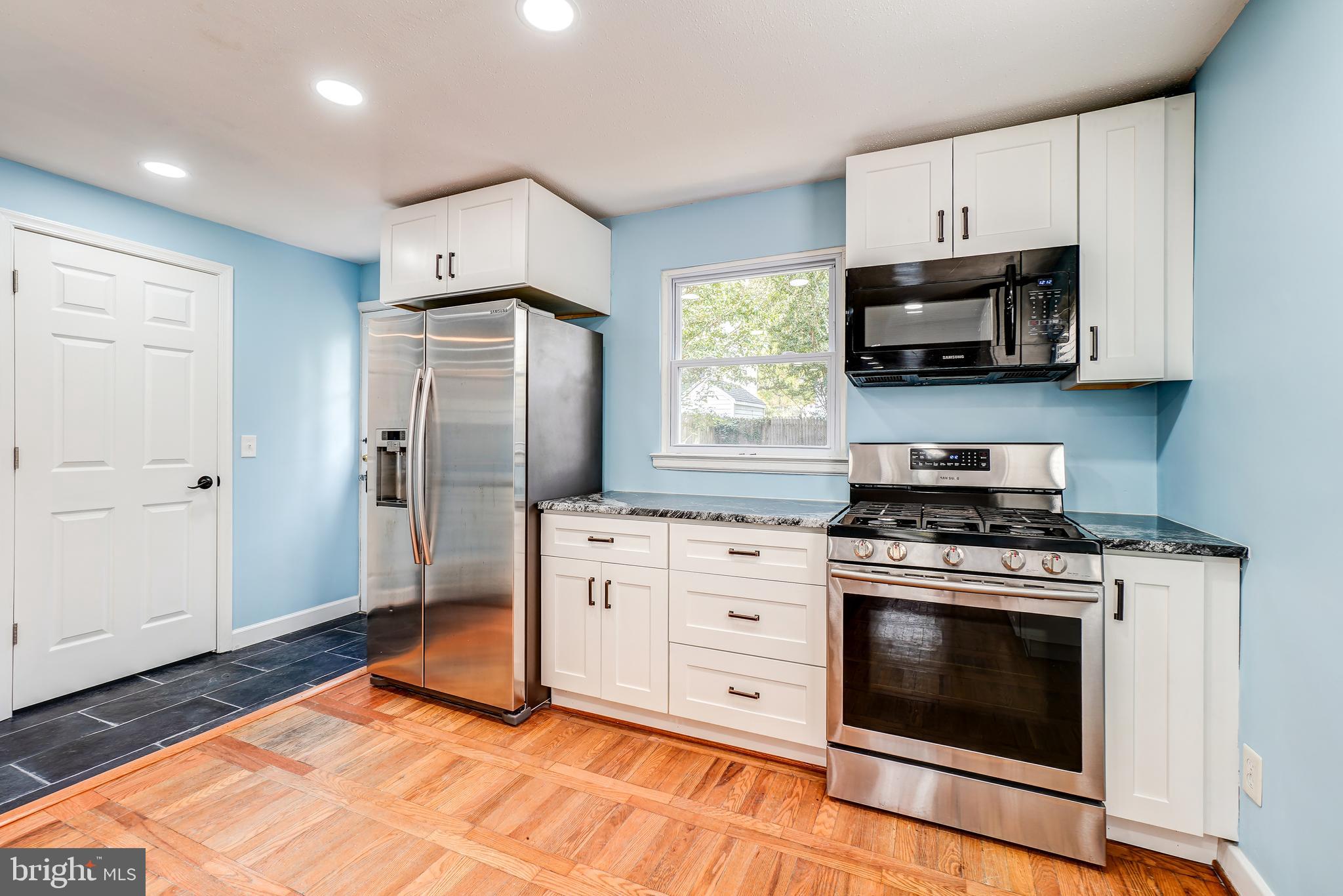849 South Glebe Road Arlington, VA 22204 - Photo 10 of 38 Stainless steel appliances