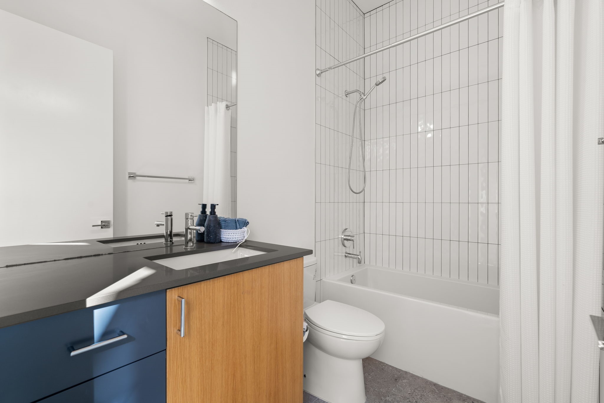 2524 Doc Reeves Street Austin, TX 78723 - Photo 11 of 40 Main level en suite bedroom/bathroom