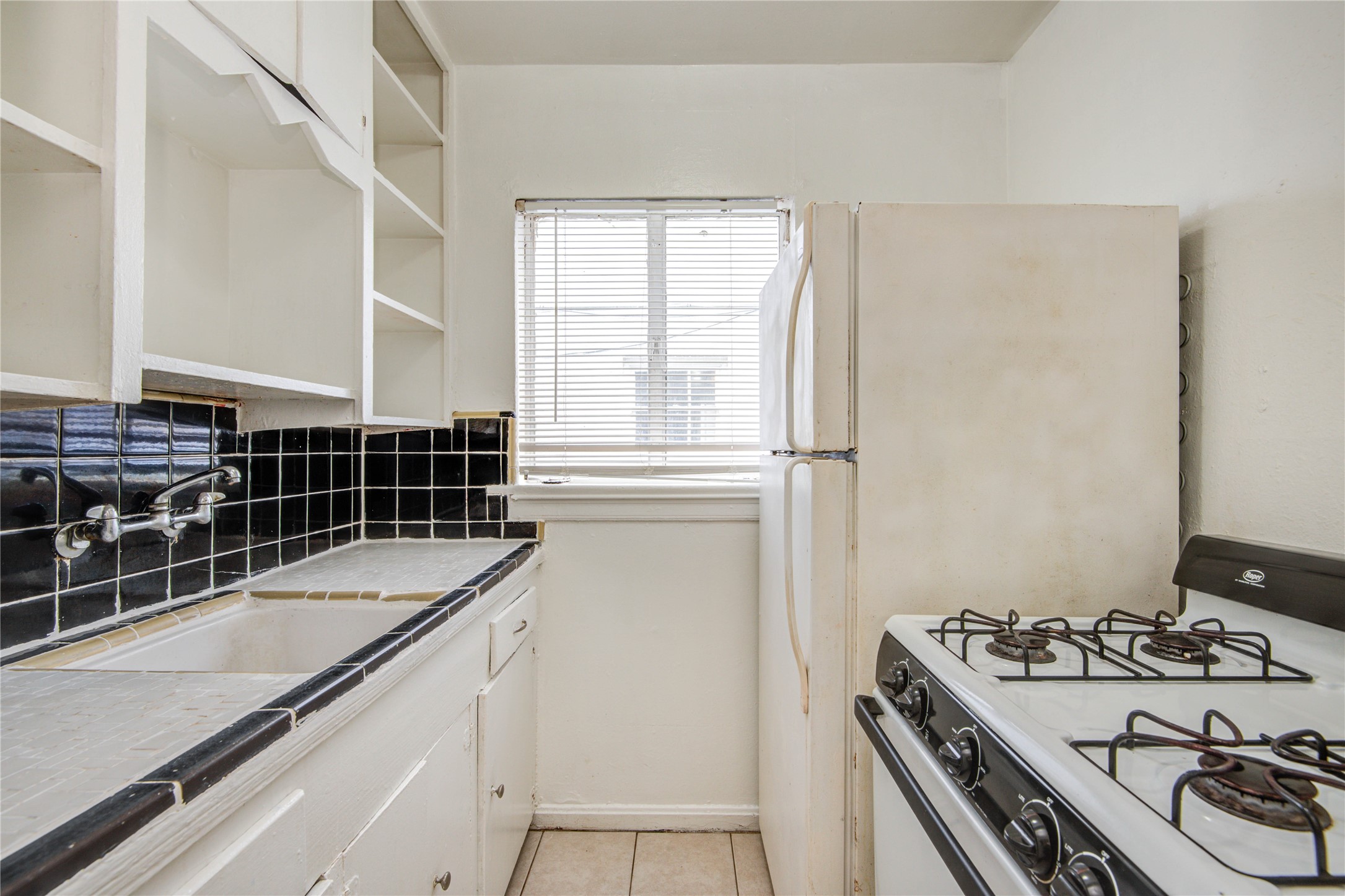 1828 West Main Street, Unit 1 Houston, TX 77098 - Photo 17 of 20 a kitchen with a stove and a sink