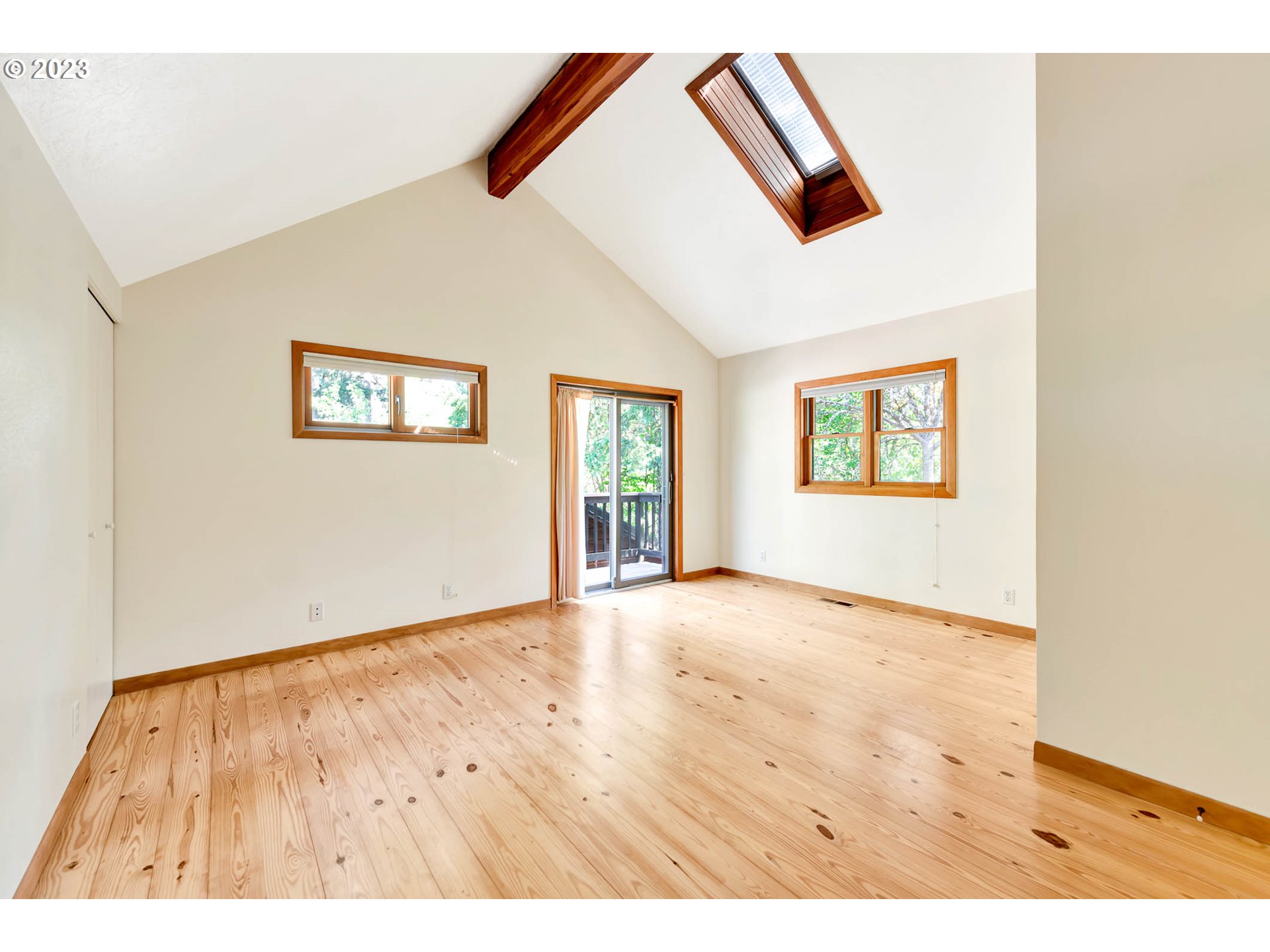 77383 Mosby Creek Road Cottage Grove, OR 97424 - Photo 25 of 48 Bedroom, Owner's Suite