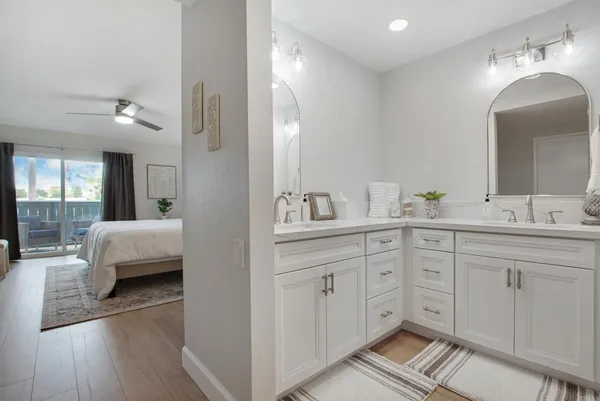 a en suite bathroom with double sink and a mirror