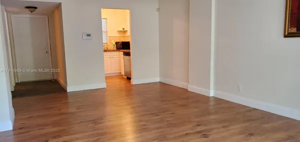 $1,700 | 1701 Washington Street, Unit 202, Hollywood, FL 33020