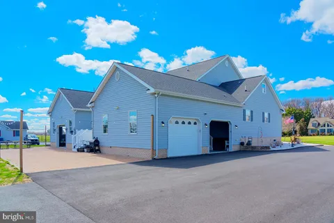 $699,990 | 33 Milbourn Manor Drive, Camden Wyoming, DE 19934