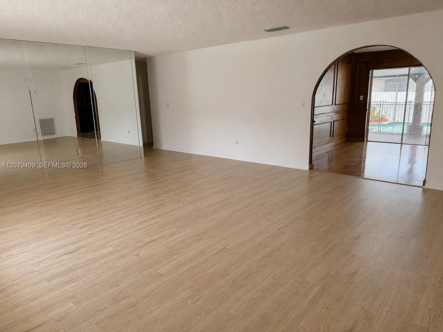 20200 Southwest 90th Ave Road Cutler Bay, FL 33189 - Photo 3 of 33 Gallery Image 3
