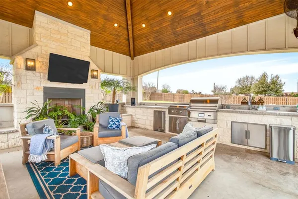 a view of a house with a yard and plants