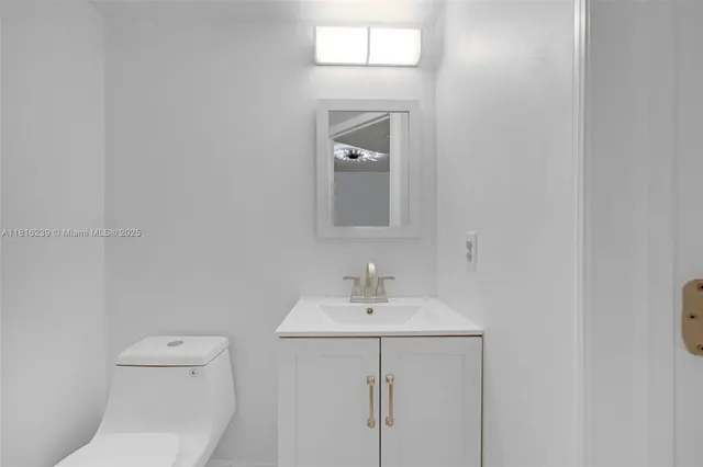 $294,750 | 15499 North Miami Lakeway, Unit 208, Miami Lakes, FL 33014