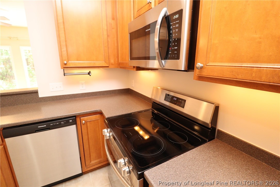 7122 Racine Way Raleigh, NC 27615 - Photo 9 of 32 a close view of a stove