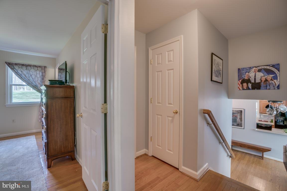13663 Van Doren Road Manassas, VA 20112 - Photo 13 of 33 a view of a hallway with interior of the house