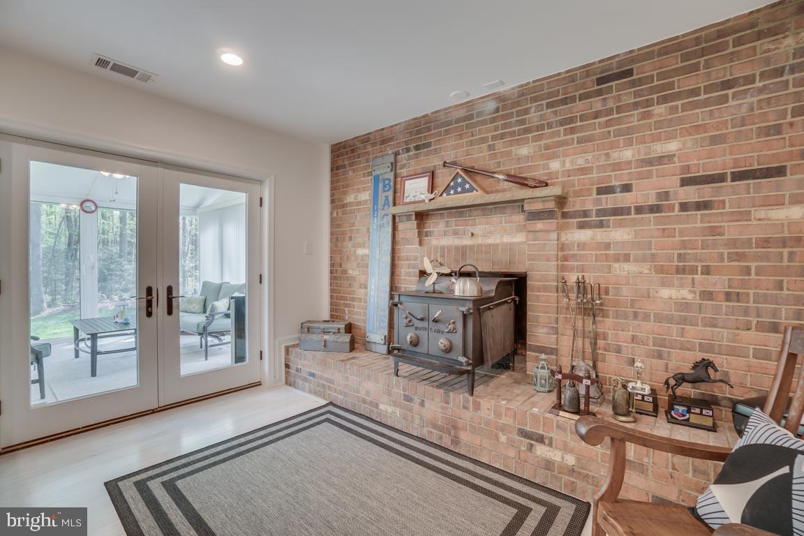 13663 Van Doren Road Manassas, VA 20112 - Photo 23 of 33 a living room with furniture