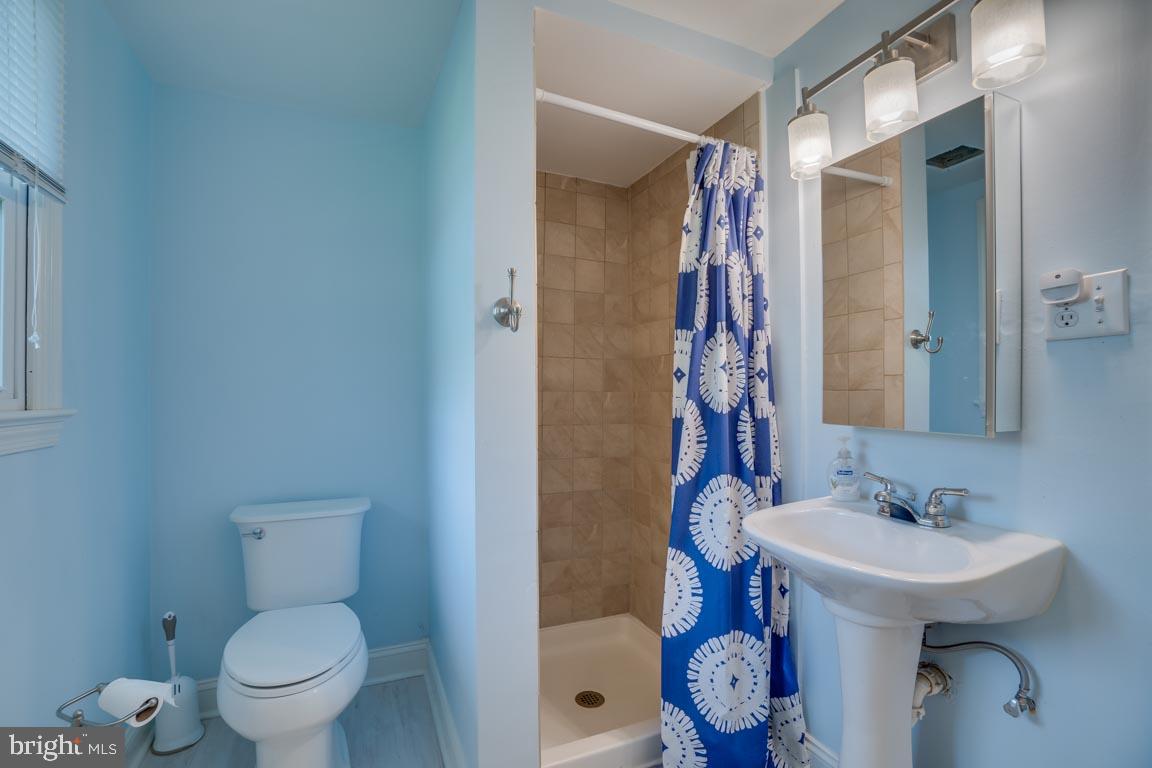 13663 Van Doren Road Manassas, VA 20112 - Photo 27 of 33 a bathroom with a sink toilet and shower