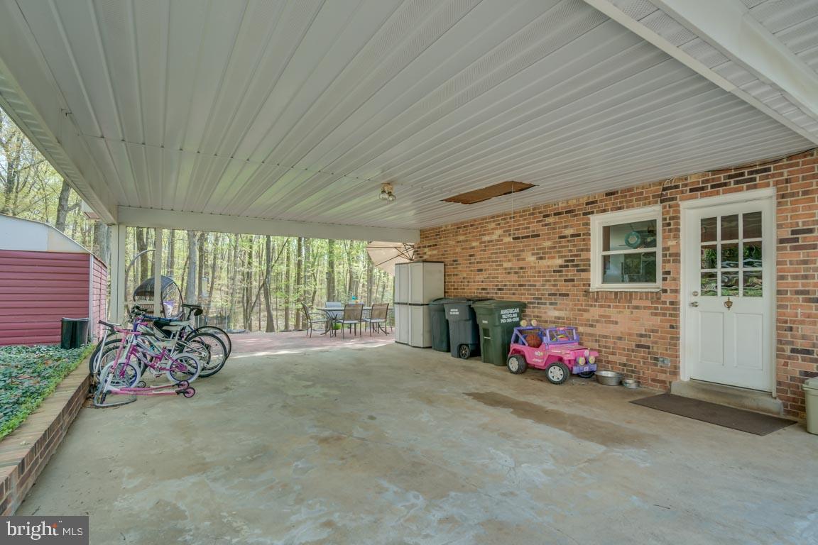 13663 Van Doren Road Manassas, VA 20112 - Photo 4 of 33 a view of a room with toys