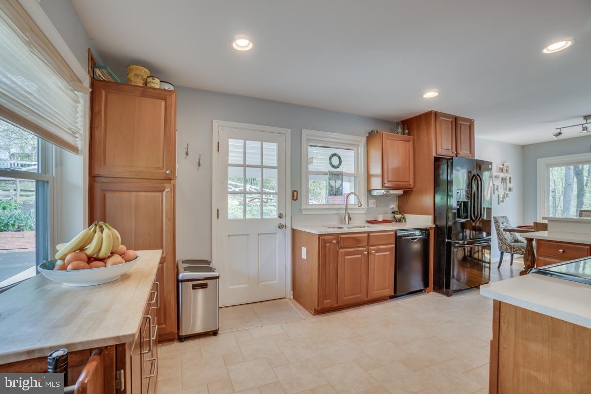 13663 Van Doren Road Manassas, VA 20112 - Photo 6 of 33 a kitchen with stainless steel appliances granite countertop a refrigerator and a stove top oven