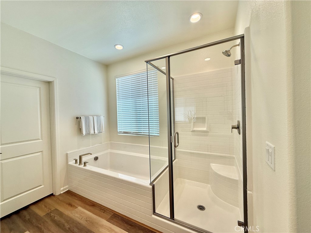 36237 Sunset Ridge Court Wildomar, CA 92595 - Photo 18 of 41 a bathroom with a bathtub and a shower