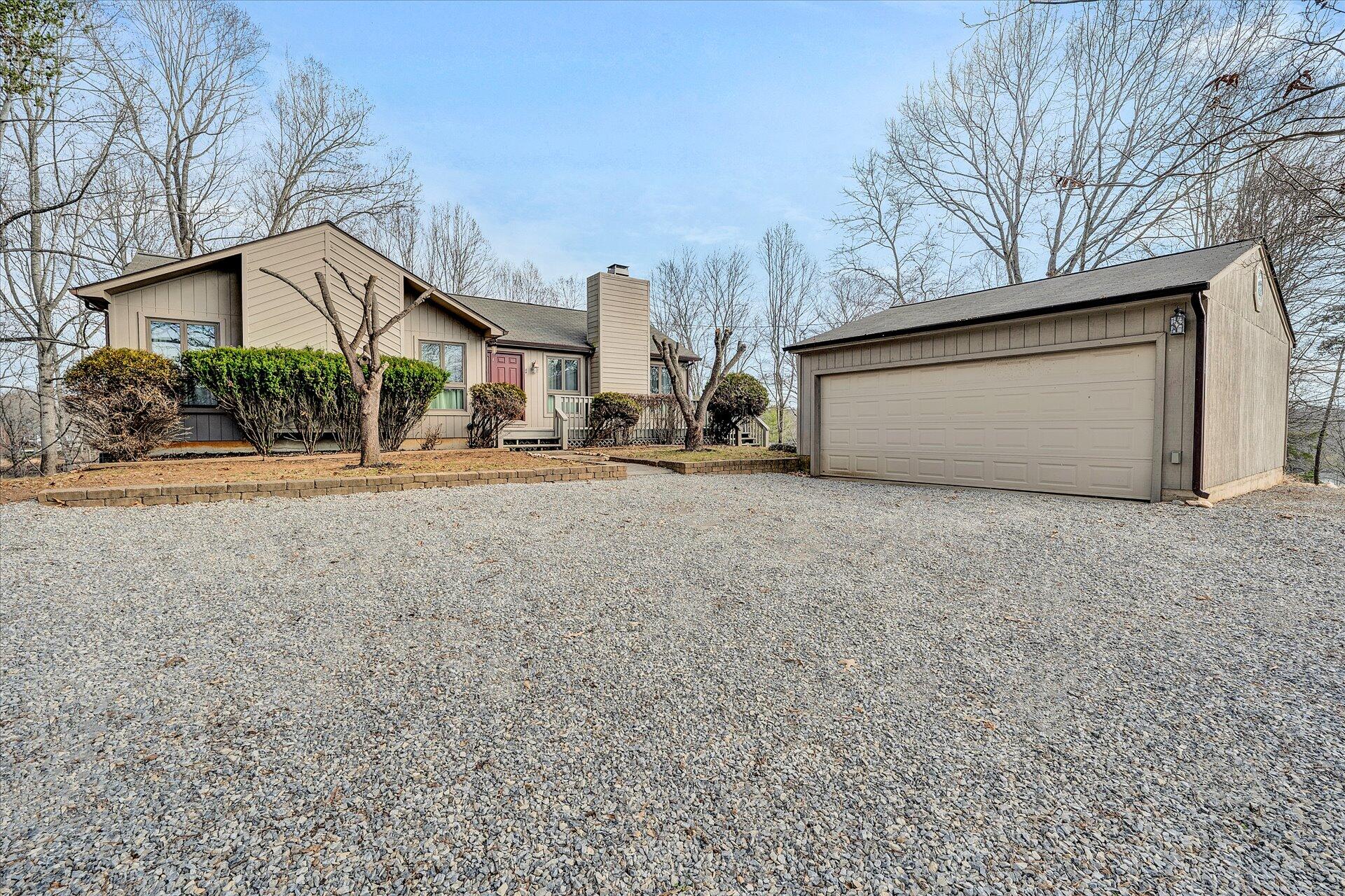 44 Overlook Road Hardy, VA 24101 - Photo 1 of 52 01-DSC00145