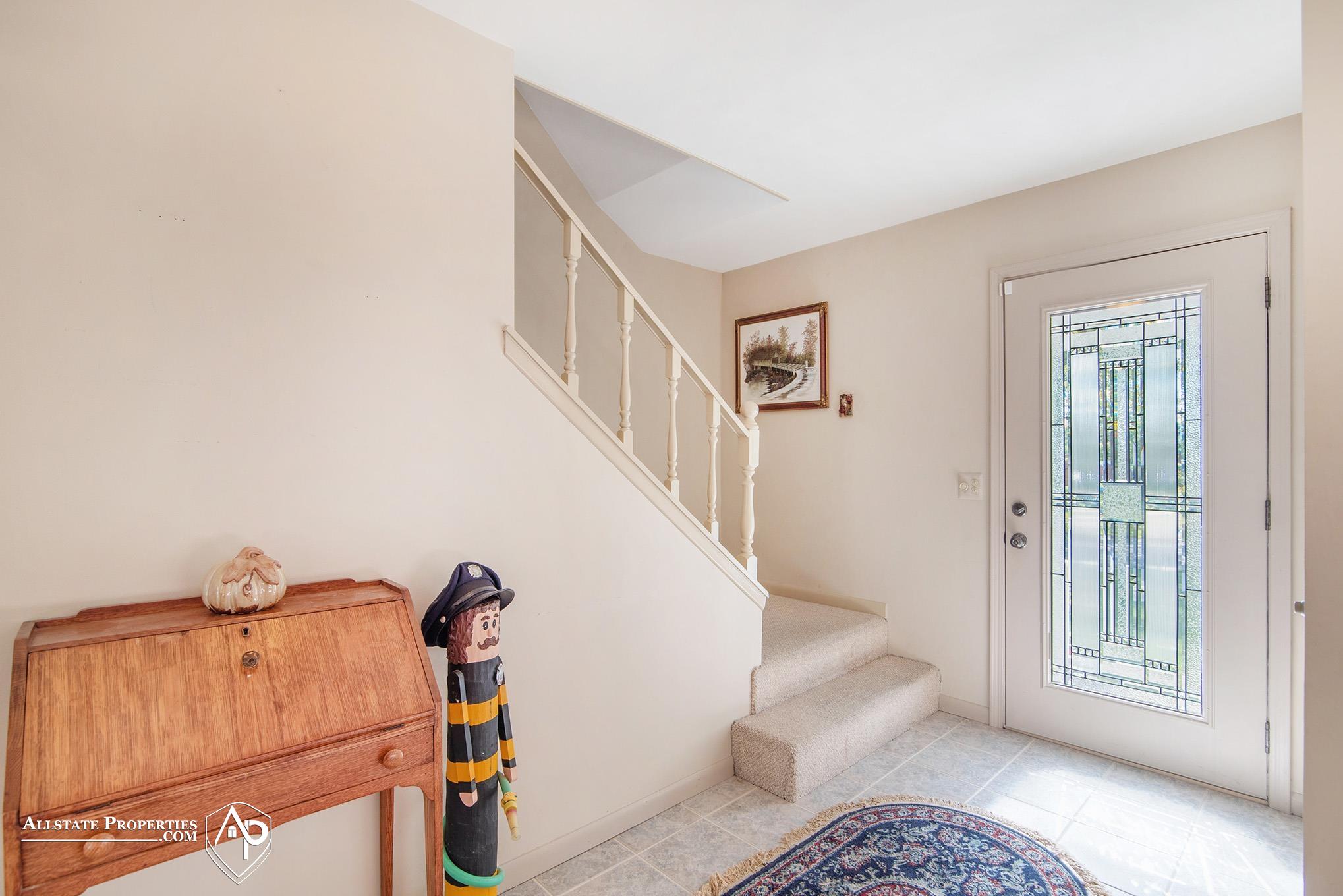 1031 Stonehenge Road Flint, MI 48532 - Photo 3 of 34 50088338-2.JPG