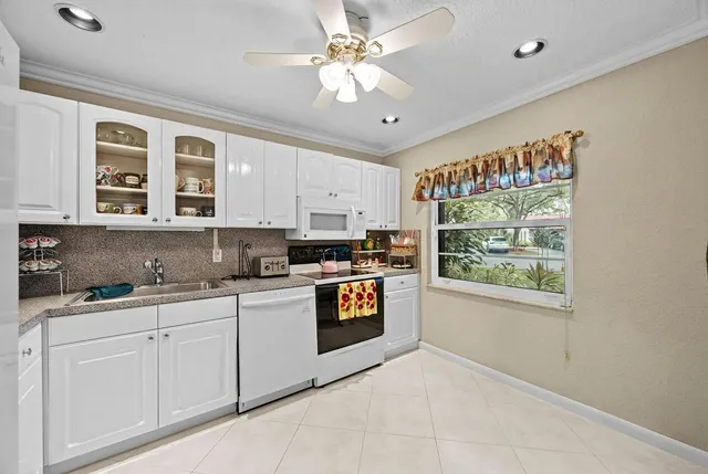 $3,200 | 21691 Tall Palm Circle, Unit 3C, Boca Raton, FL 33433