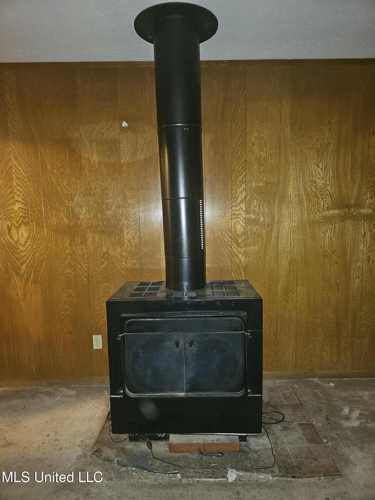 294 Mikell Street Jackson, MS 39212 - Photo 4 of 9 Wood Burning Heater