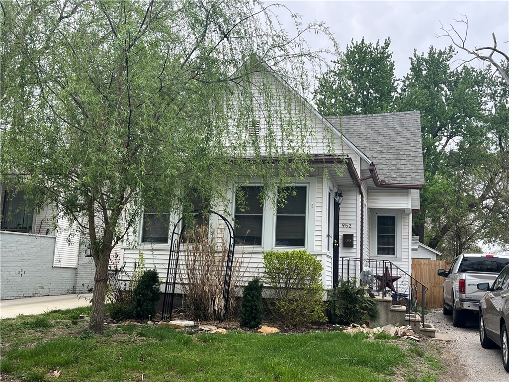 952 West Packard Street Decatur, IL 62522 - Photo 1 of 15