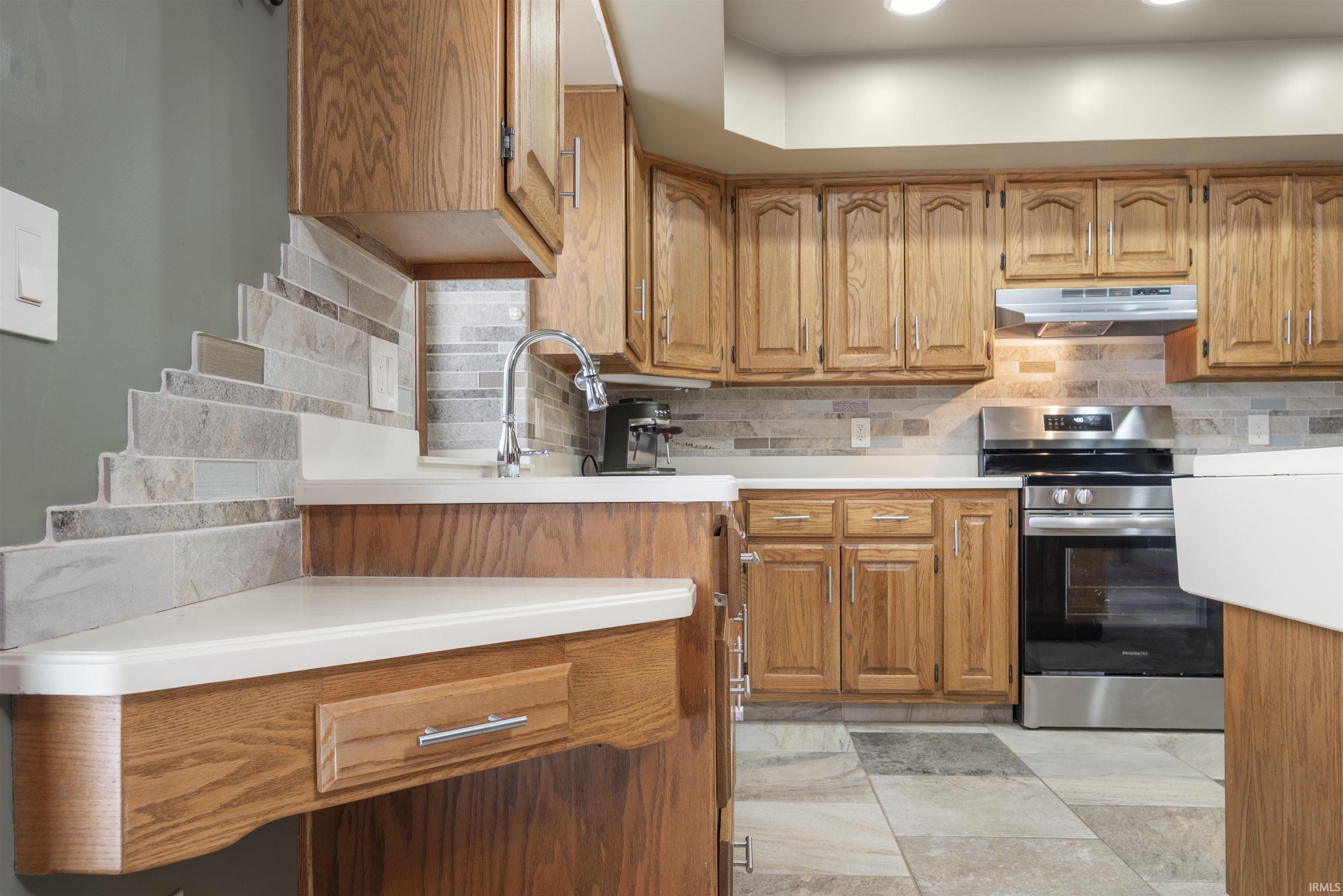 8420 Hawk Spring Hill Fort Wayne, IN 46825 - Photo 9 of 28 Gallery Image 9