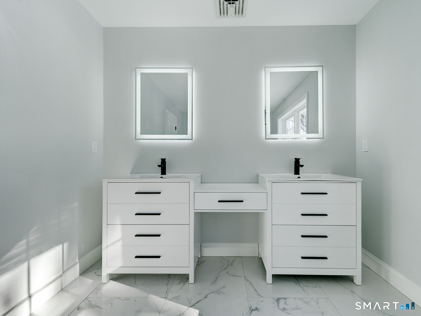 368 Reservoir Road New Britain, CT 06052 - Photo 18 of 32 a view of cabinets and window